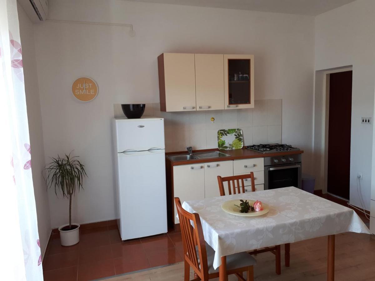 Apartments And Rooms With Parking Space Pag - 13060 Pag Town Exterior foto